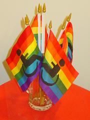 Regenbogenflaggen mit Rolli-Motiv