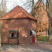 Haus Hall, Pforte